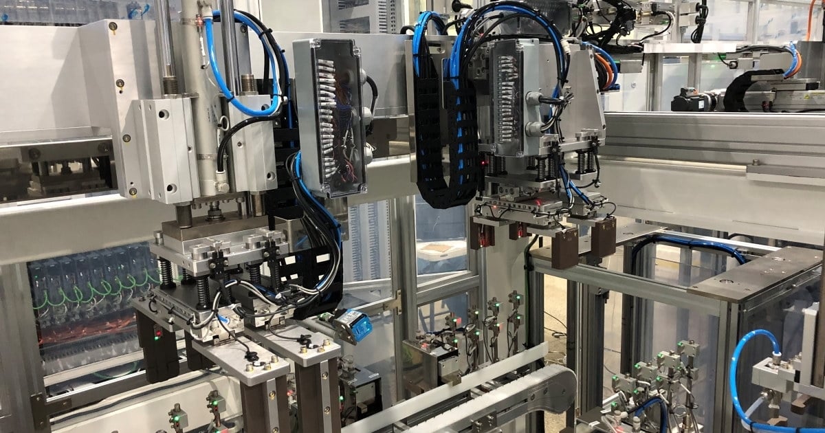Detalj fra produksjonslokalene til Morrow Batteries.